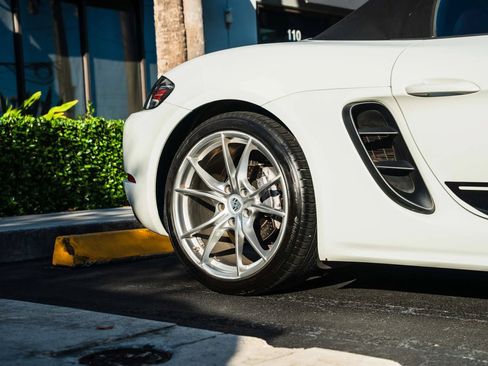 Used 2017 Porsche 718 Boxster RWD image 19