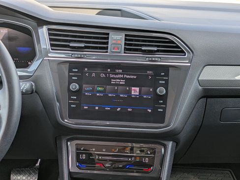 Certified 2023 Volkswagen Tiguan SE FWD image 20