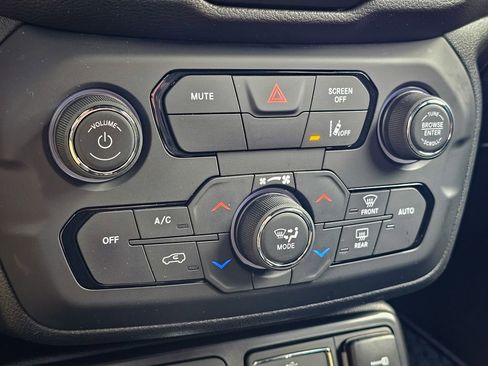 Certified 2022 Jeep Renegade Altitude w/ Convenience Group AWD/4WD image 26
