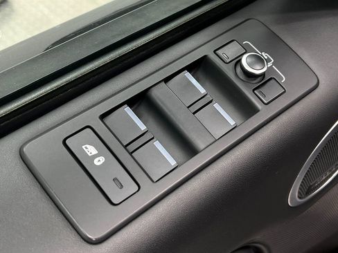 Used 2018 Land Rover Discovery HSE Luxury AWD/4WD image 17