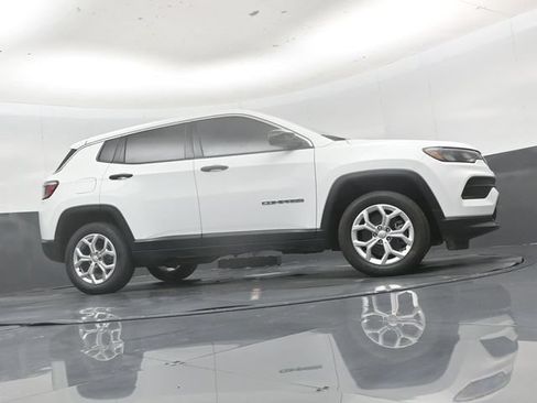 Used 2025 Jeep Compass Sport AWD/4WD image 46