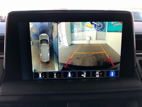 Used 2022 Chevrolet Tahoe Z71 w/ Z71 Off-Road Package image 30