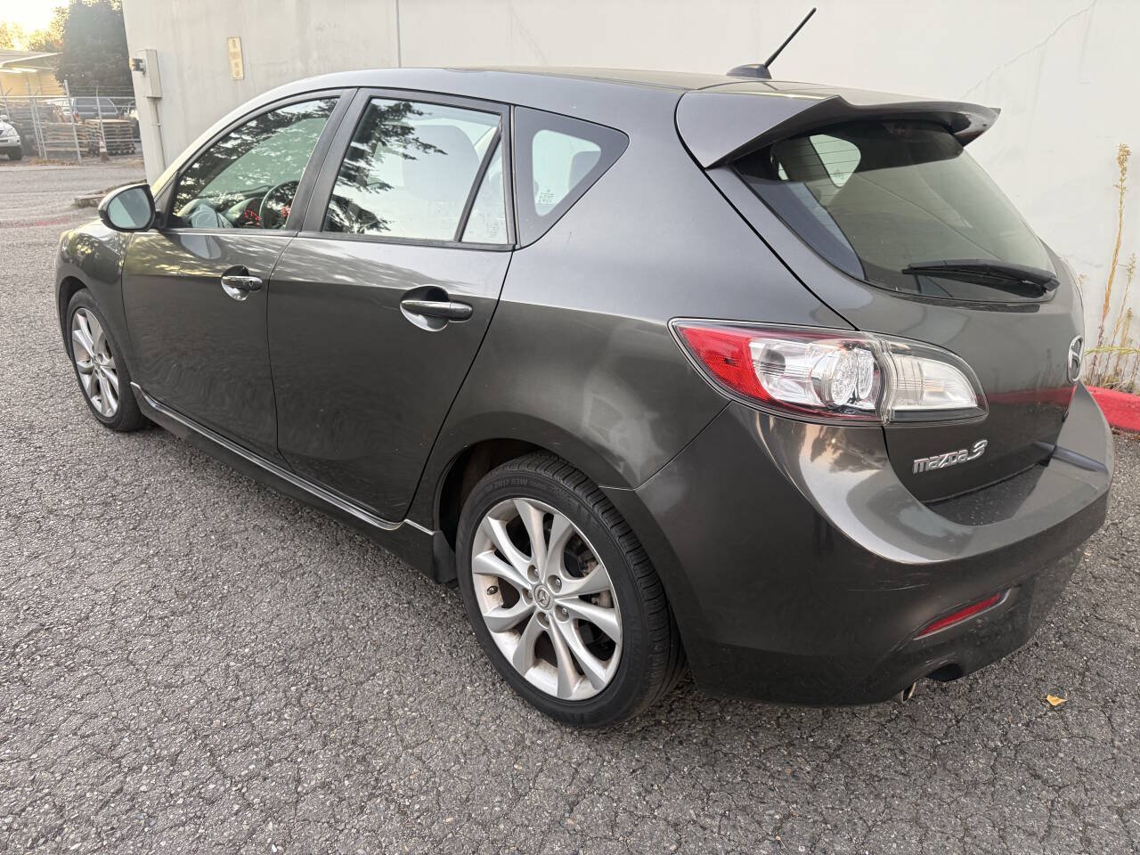 Used 2011 MAZDA MAZDA3 s Grand Touring w/ Tech Pkg FWD image 3