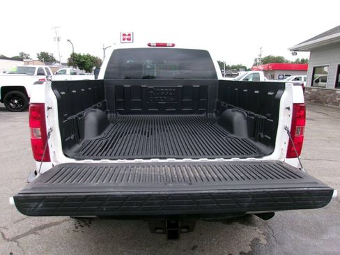Used 2011 Chevrolet Silverado 2500 W/T AWD/4WD image 3