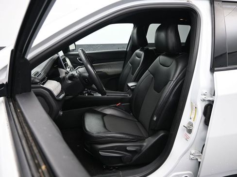 Used 2023 Jeep Compass Latitude image 20