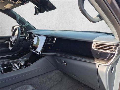 Used 2023 Jeep Grand Wagoneer Series III w/ Rear Seat Video Group 1 AWD/4WD image 18