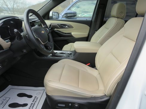 Used 2023 Chevrolet Traverse Premier image 14