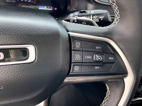 Used 2023 Jeep Grand Cherokee L Limited w/ Black Appearance Package image 23