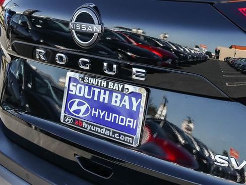 Used 2023 Nissan Rogue SV image 7