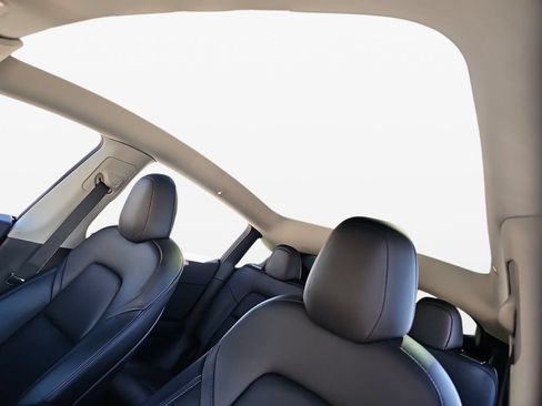 Used 2022 Tesla Model Y Long Range AWD/4WD image 19