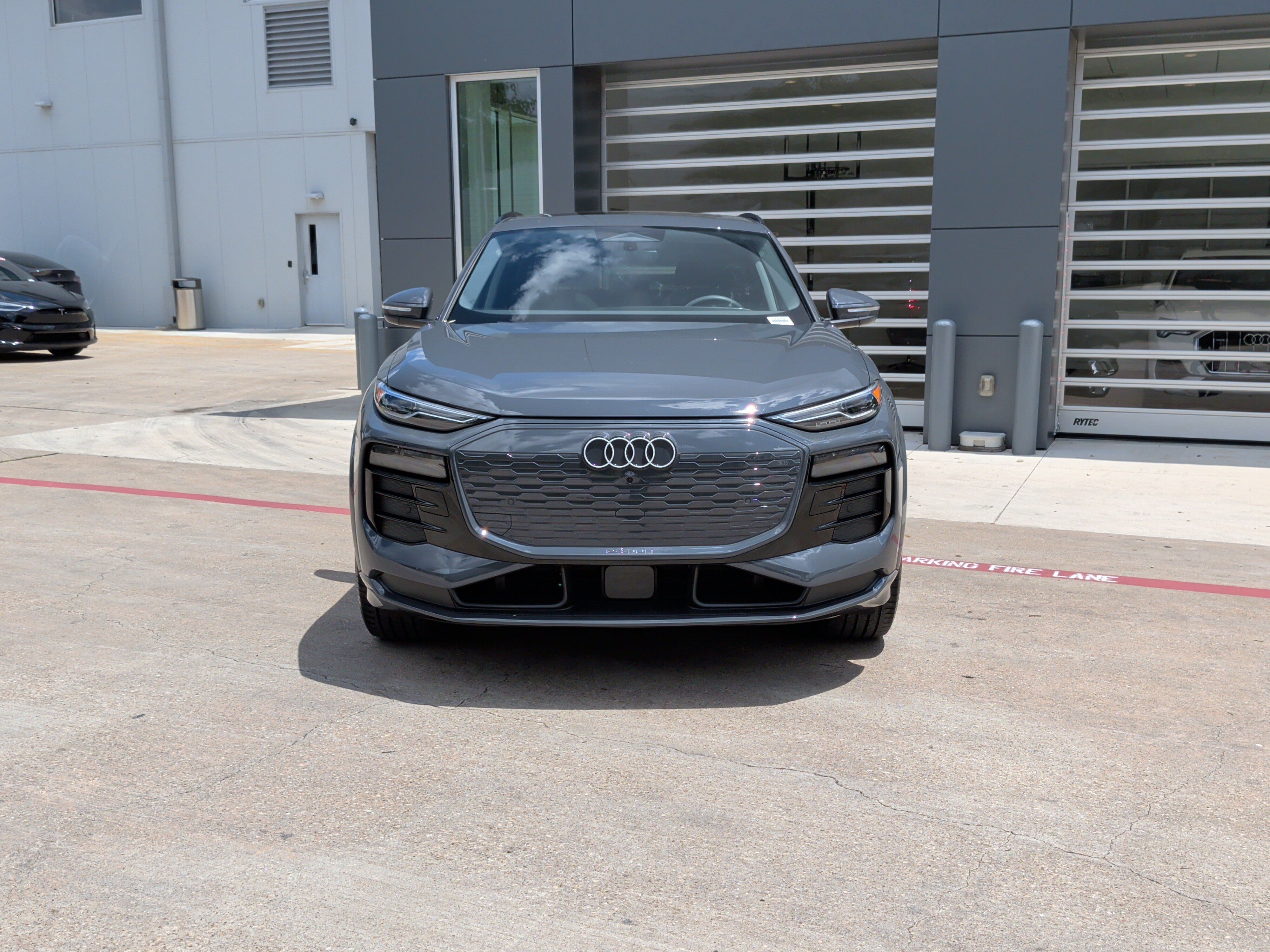 Certified 2025 Audi Q6 e-tron Premium w/ Convenience Package RWD image 3