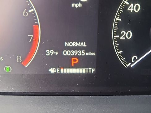 Used 2025 Honda Pilot Sport image 13