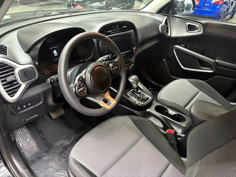 Used 2023 Kia Soul LX w/ LX Technology Package FWD image 14