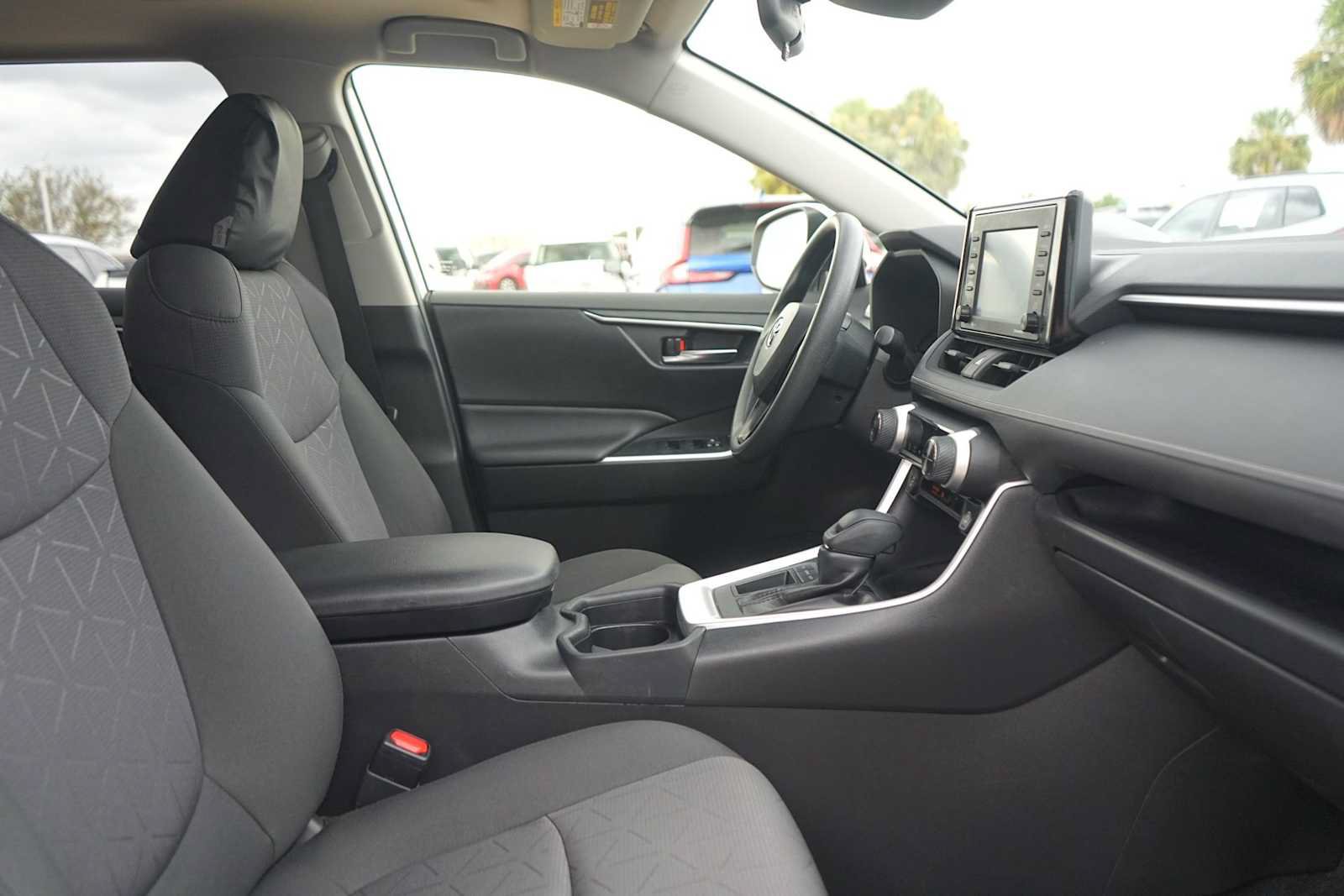 Used 2021 Toyota RAV4 XLE w/ Convenience Package FWD image 15