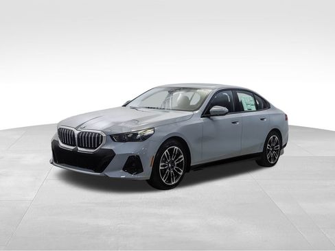 Used 2026 BMW 530i xDrive w/ M Sport Package image 1