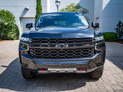 Used 2024 Chevrolet Suburban Z71 w/ Luxury Package AWD/4WD image 2