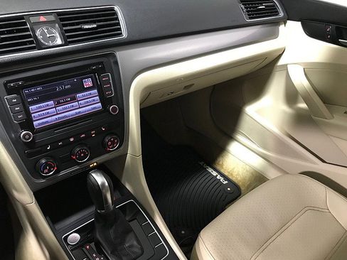 Used 2015 Volkswagen Passat 1.8T Limited Edition image 25
