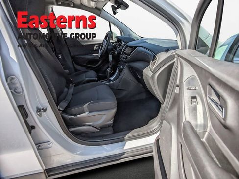 Used 2020 Chevrolet Trax LT image 10