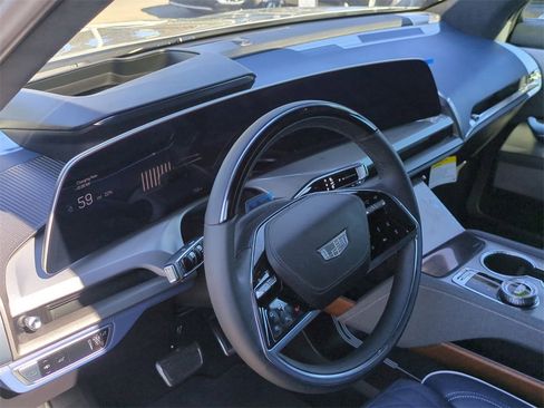 Used 2026 Cadillac Vistiq Premium Luxury image 7