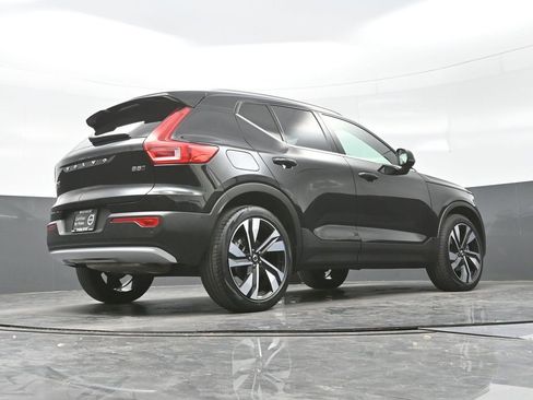 Used 2024 Volvo XC40 B5 Ultimate w/ Protection Package Premier image 27