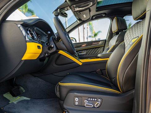 Used 2025 Bentley Bentayga S Black Edition image 10