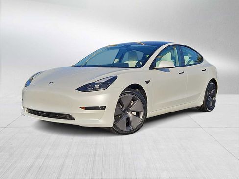 Used 2023 Tesla Model 3 Standard Range image 1