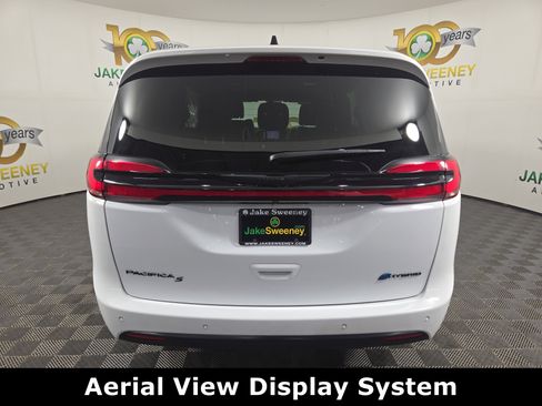 Certified 2024 Chrysler Pacifica Limited w/ Uconnect Theater Family Group image 9