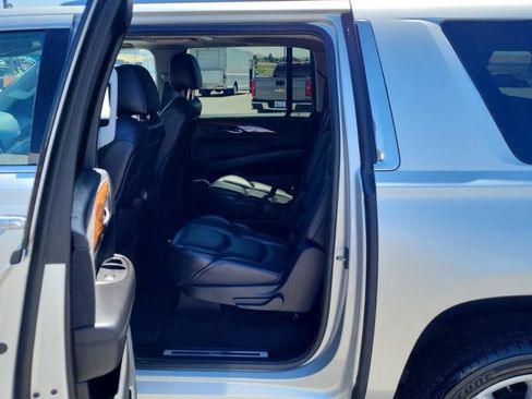 Used 2019 Cadillac Escalade ESV Premium Luxury AWD/4WD image 8
