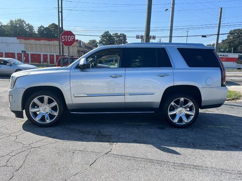 Used 2020 Cadillac Escalade Premium Luxury image 2