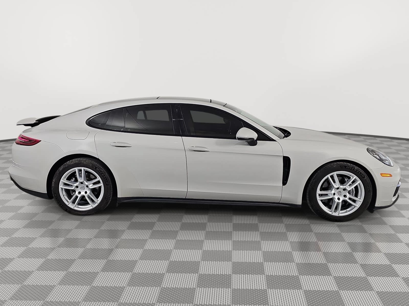 Used 2018 Porsche Panamera w/ Premium Package Plus RWD image 9
