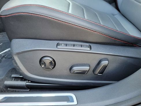 Used 2025 Volkswagen Jetta GLI Autobahn FWD image 13