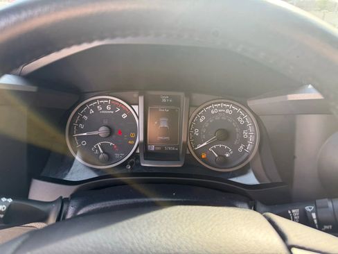 Used 2021 Toyota Tacoma TRD Sport w/ Technology Package image 18