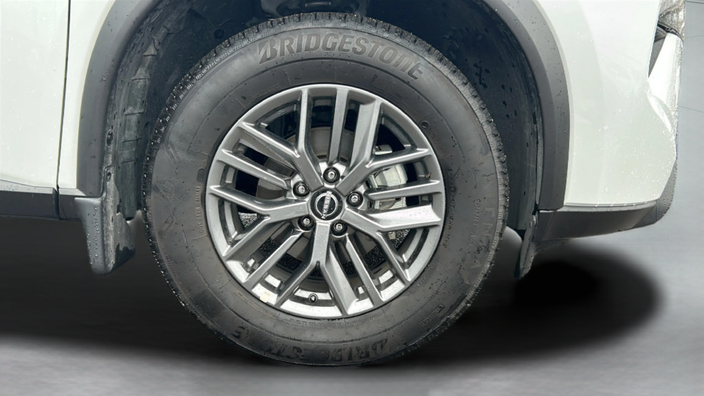Used 2025 Nissan Rogue S FWD image 30
