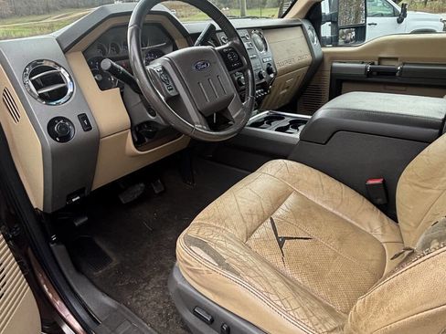 Used 2012 Ford F250 Lariat w/ Lariat Interior Pkg image 12