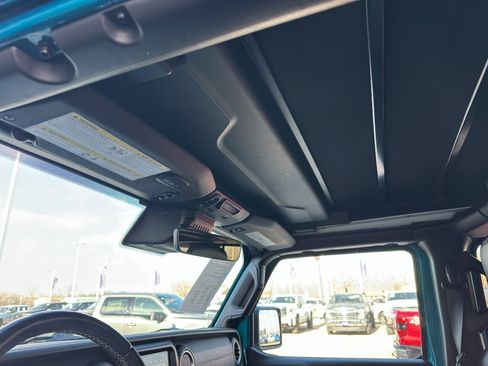 Used 2020 Jeep Wrangler Unlimited Sahara w/ Advanced Safety Group image 28