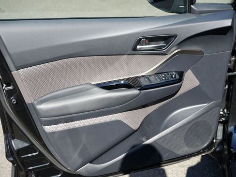 Used 2022 Toyota C-HR Limited image 12