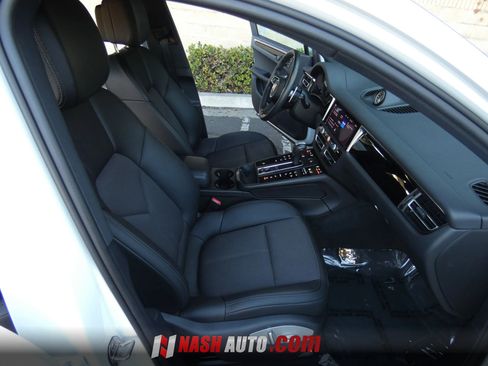 Used 2024 Porsche Macan AWD/4WD image 27