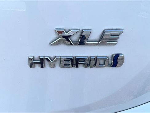 Used 2017 Toyota RAV4 XLE image 8