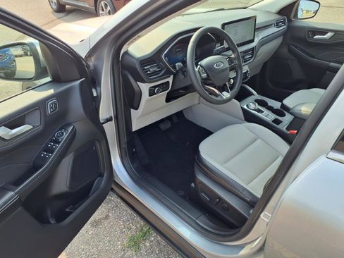 Used 2023 Ford Escape Platinum image 12