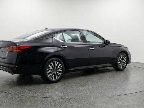Used 2025 Nissan Altima 2.5 SV image 9