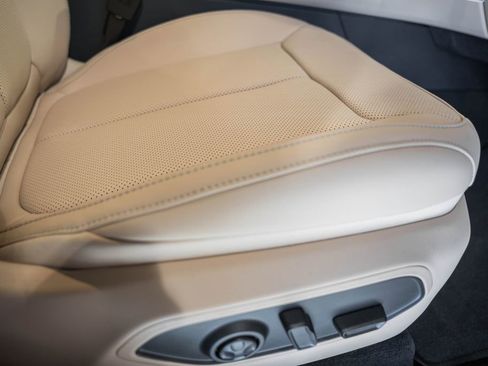 New 2025 Jeep Grand Cherokee Limited w/ Luxury Tech Group II image 34