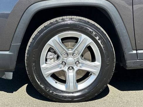 Used 2023 Jeep Compass Latitude image 31