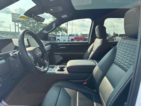 Used 2025 GMC Sierra EV Denali AWD/4WD image 10