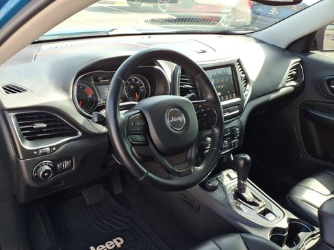 Used 2019 Jeep Cherokee Trailhawk w/ Cold Weather Group AWD/4WD image 5