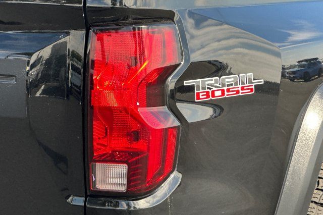 Used 2023 Chevrolet Colorado Trail Boss w/ LPO, Skid Plate Package AWD/4WD image 32