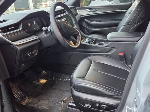 Used 2025 Jeep Grand Cherokee Limited w/ Black Appearance Package RWD image 7