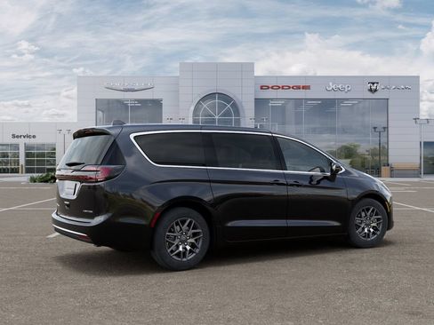 New 2027 Chrysler Pacifica Limited FWD image 4