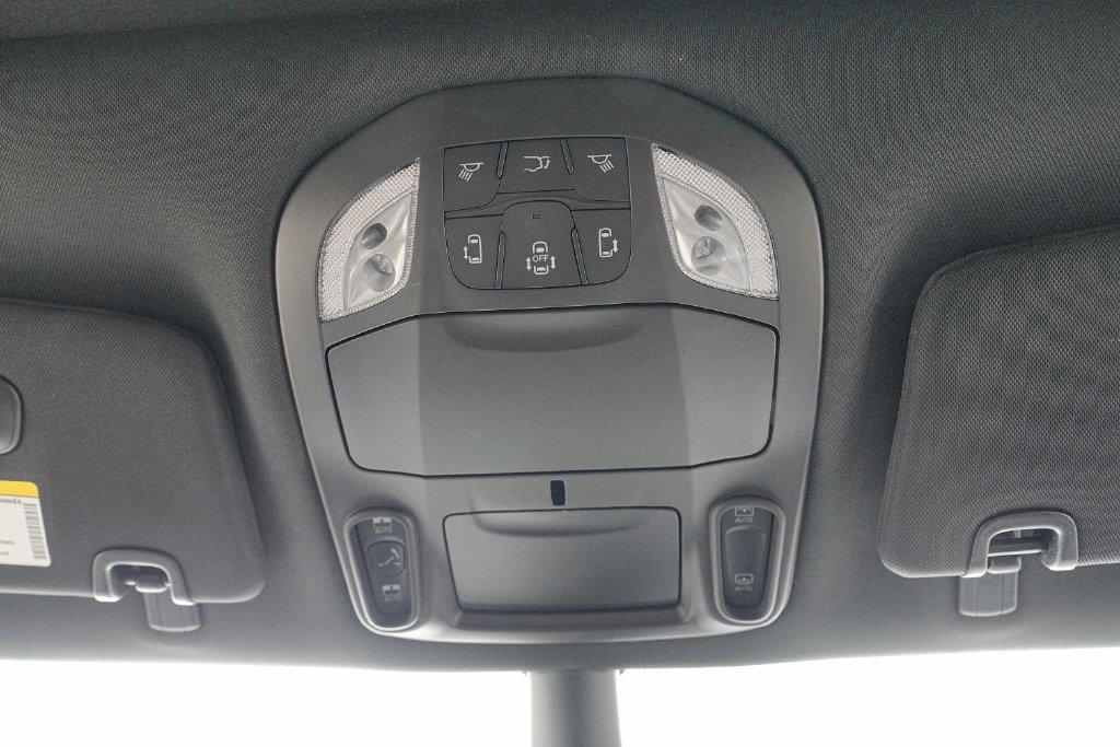 Used 2025 Chrysler Pacifica Limited FWD image 37