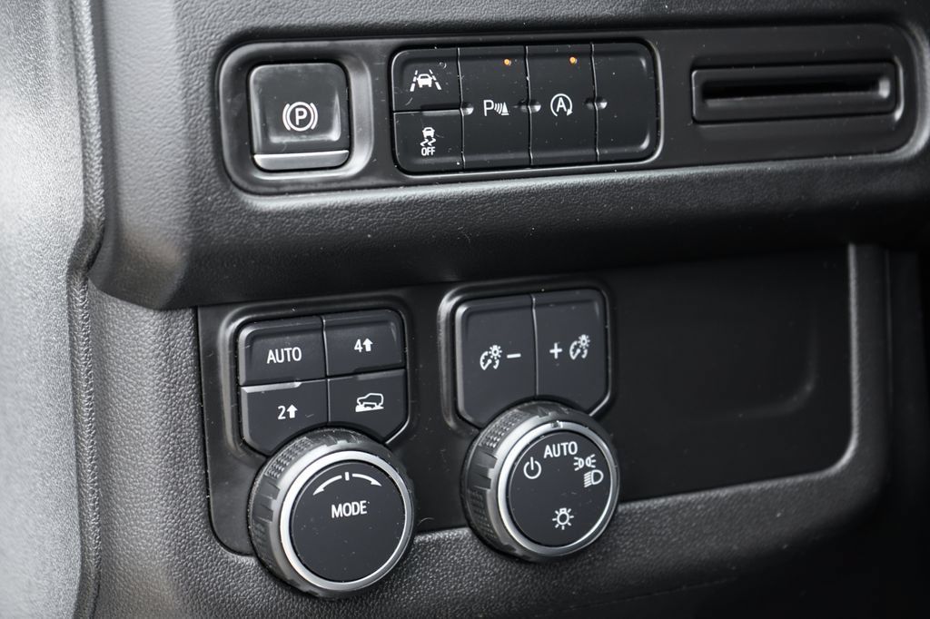 Used 2023 Chevrolet Tahoe RST AWD/4WD image 23
