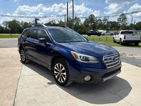 Used 2017 Subaru Outback 2.5i Limited AWD/4WD image 3